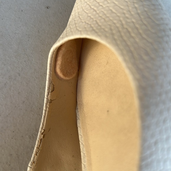 NINE WEST | White Vegan Embossed Snakeskin Pointy Flats - Picture 8 of 9